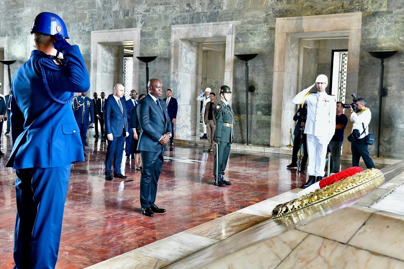Hommage solennel : Oligui Nguema rend hommage au père fondateur de la Turquie