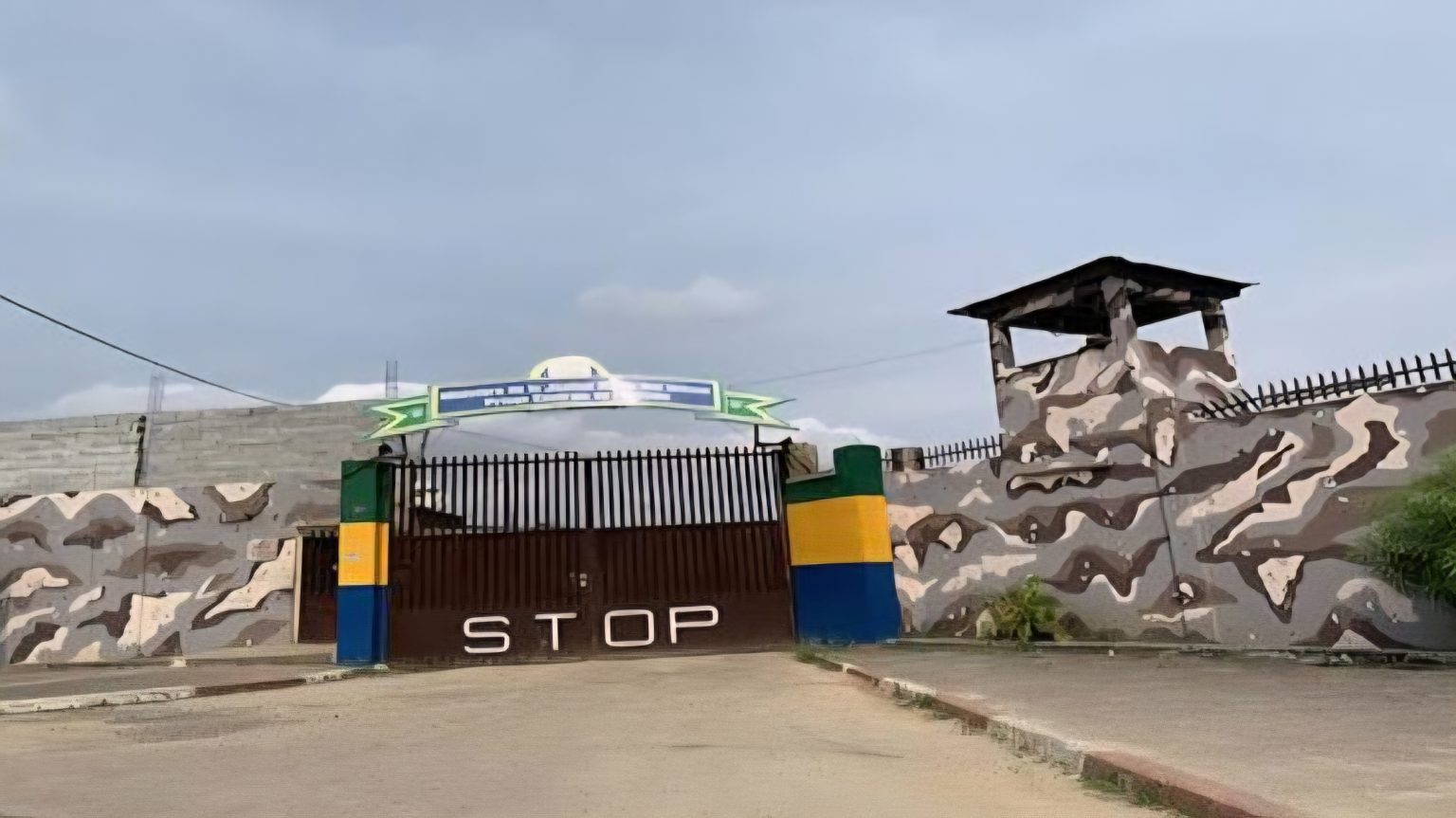 Affaire Warren : la justice frappe fort, six adolescents écroués à la Prison centrale de Libreville