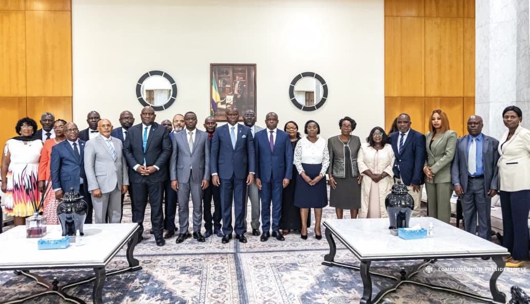 Oligui Nguema fixe le cap d’une gouvernance locale exemplaire : les nouveaux maires de l’Estuaire reçus au Palais présidentiel