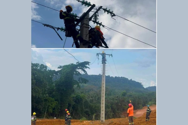 Progrès sur le chantier Oyem-Medzeng : bitumage et implantation de poteaux électriques en cours