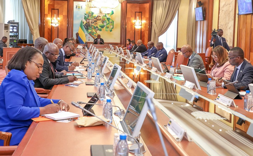 Entre attentes et spéculations du nouveau gouvernement : Geoffroy FOUMBOULA, Marlène ESSOLA, Johanna BOUSSAMBA, Arnaud ENGANDJI… les noms qui agitent les réseaux.