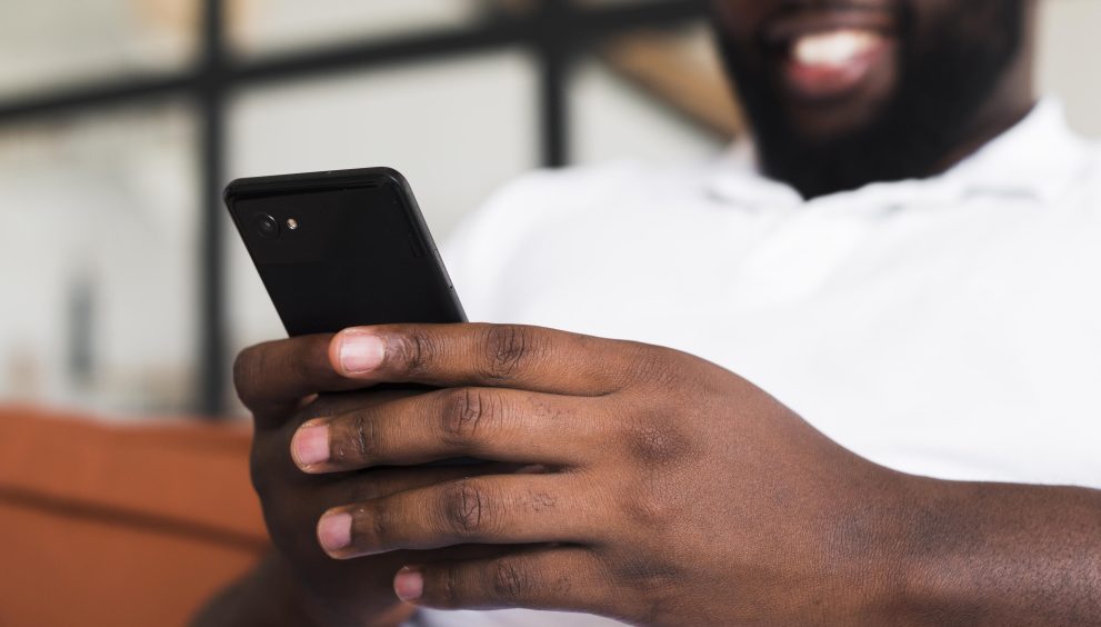 Téléphonie mobile au Gabon : Moov Africa devance légèrement Airtel avec 46,7 milliards FCFA de chiffre d’affaires au 1er trimestre 2025
