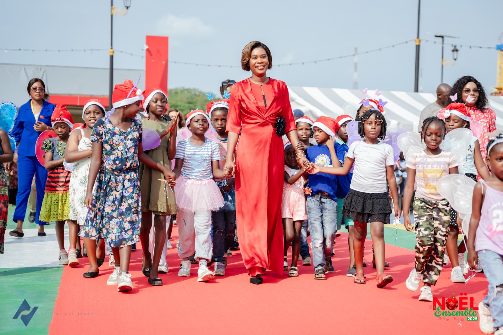 Noël solidaire à Franceville : la Première Dame partage la magie des fêtes avec les enfants