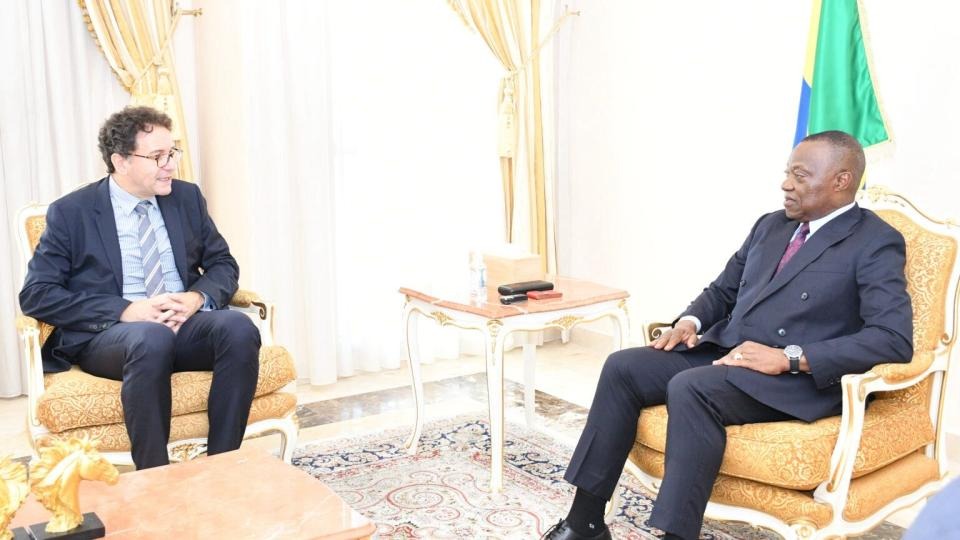 France–Gabon : Fabrice Mauriès reçu par le président de la Cour constitutionnelle