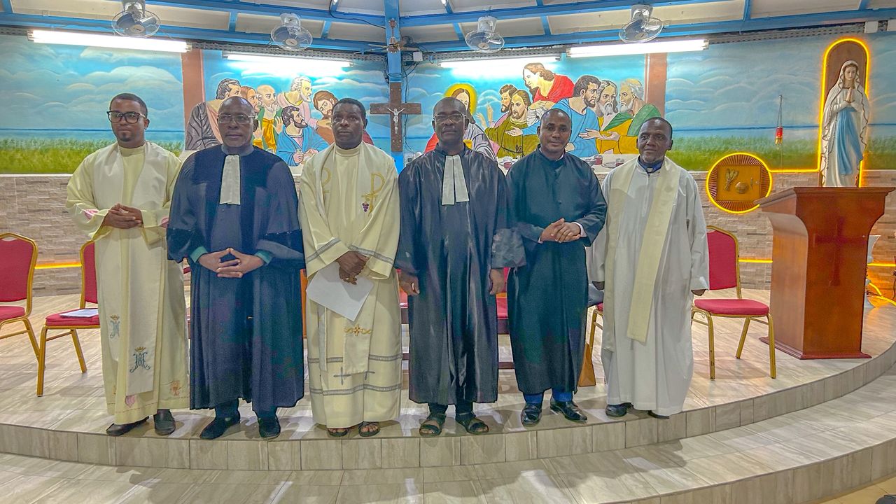  Anges Kevin NZIGOU présent la vision de la plateforme