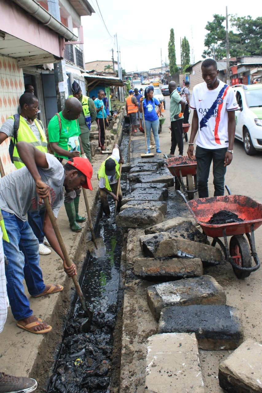  Anges Kevin NZIGOU présent la vision de la plateforme