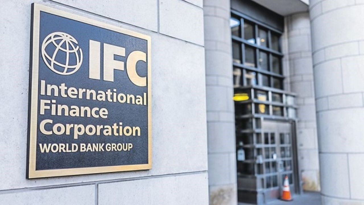  Anges Kevin NZIGOU présent la vision de la plateforme