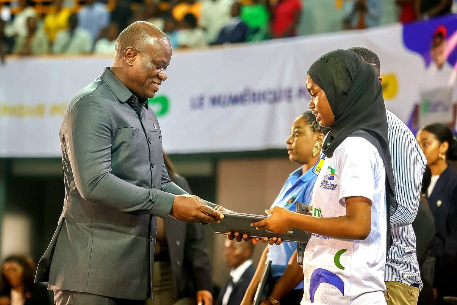 Gabon : « Un étudiant, un ordinateur » s’étend aux provinces