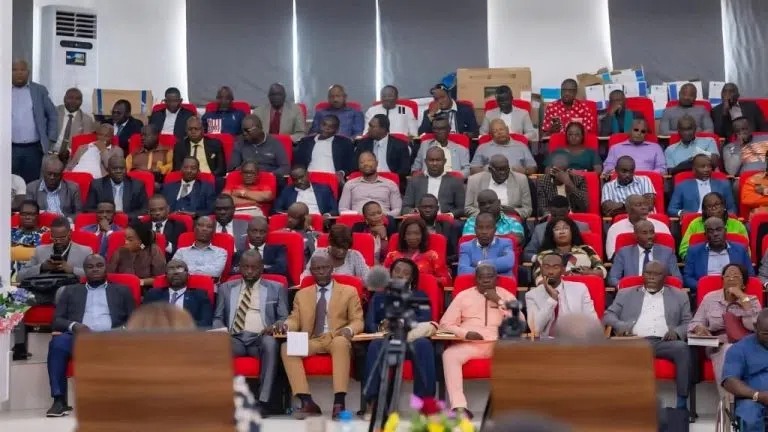  Anges Kevin NZIGOU présent la vision de la plateforme