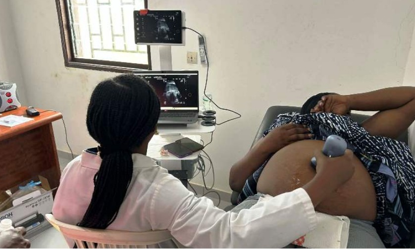  Anges Kevin NZIGOU présent la vision de la plateforme