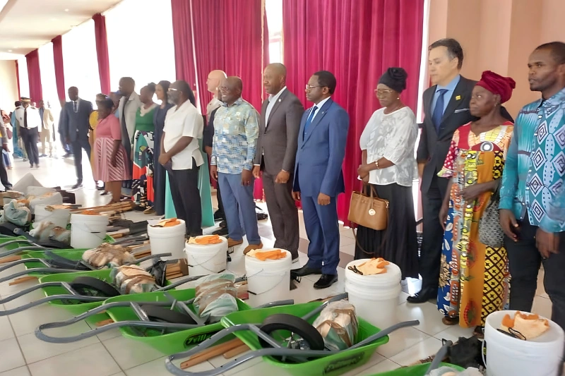  Anges Kevin NZIGOU présent la vision de la plateforme