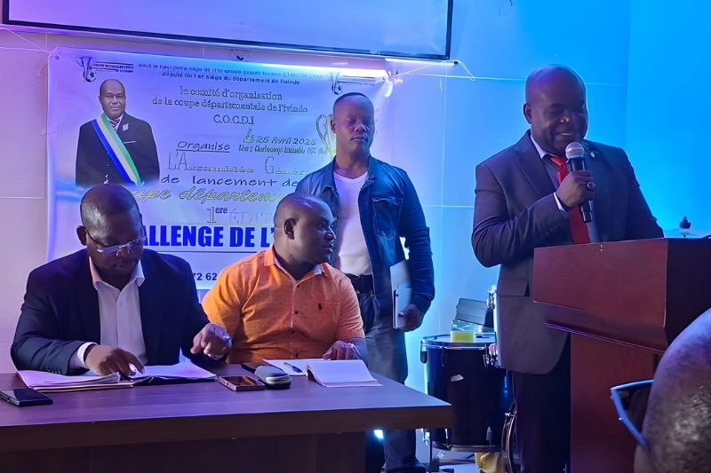  Anges Kevin NZIGOU présent la vision de la plateforme