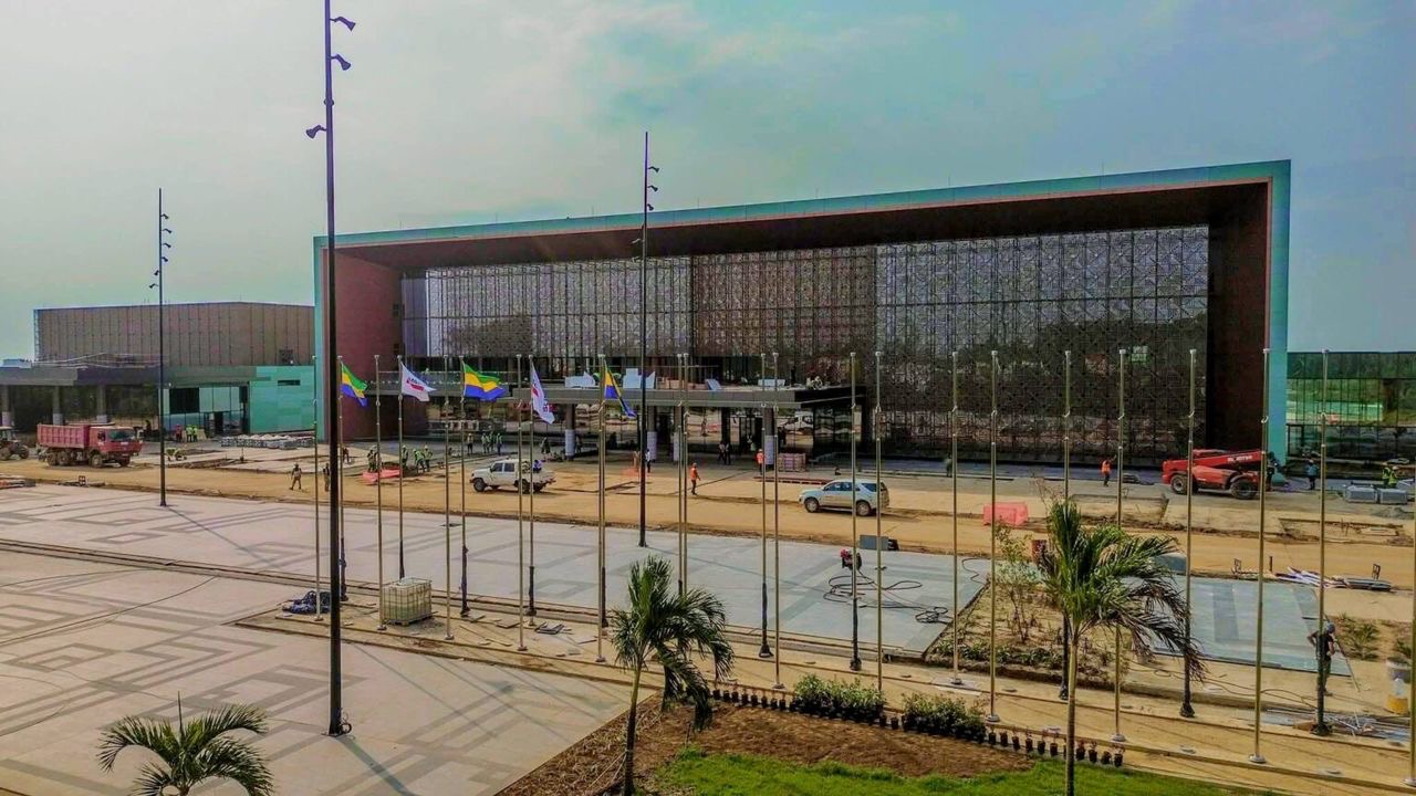  Anges Kevin NZIGOU présent la vision de la plateforme