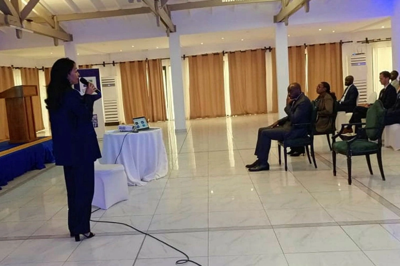  Anges Kevin NZIGOU présent la vision de la plateforme