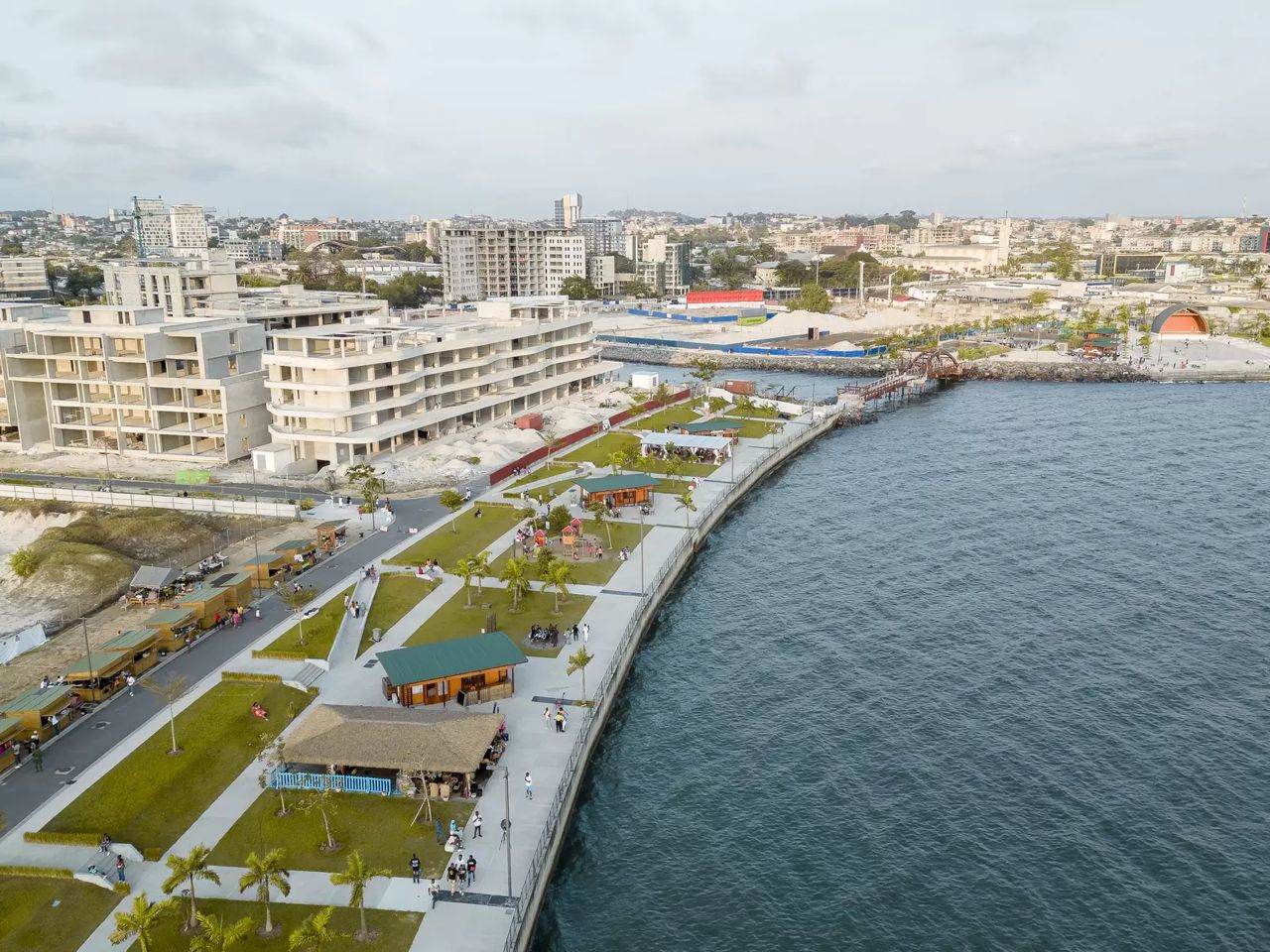  Anges Kevin NZIGOU présent la vision de la plateforme