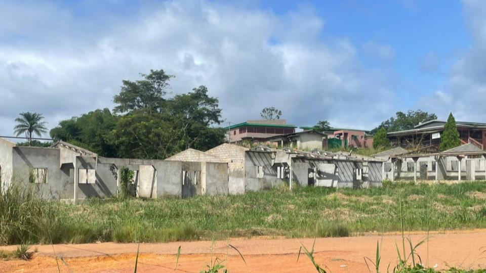 Fougamou : des logements sociaux abandonnés depuis 20 ans tombent en ruine