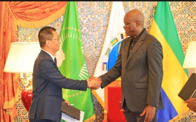  Anges Kevin NZIGOU présent la vision de la plateforme