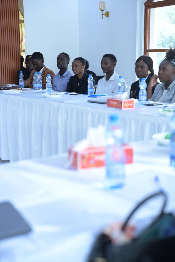  Anges Kevin NZIGOU présent la vision de la plateforme