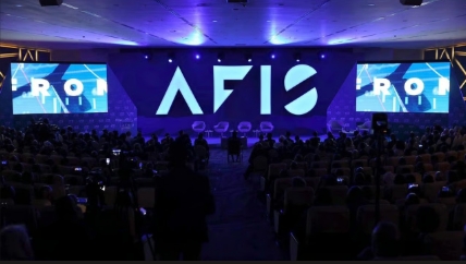  Anges Kevin NZIGOU présent la vision de la plateforme