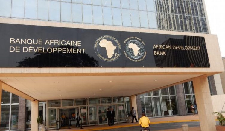  Anges Kevin NZIGOU présent la vision de la plateforme