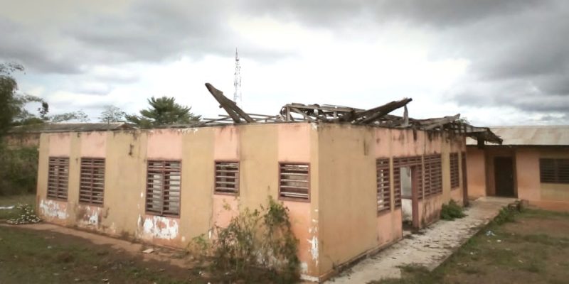 Parlons de nos provinces : à Tchibanga, les anciens locaux des affaires sociales tombent en ruine, symbole d’un patrimoine administratif oublié