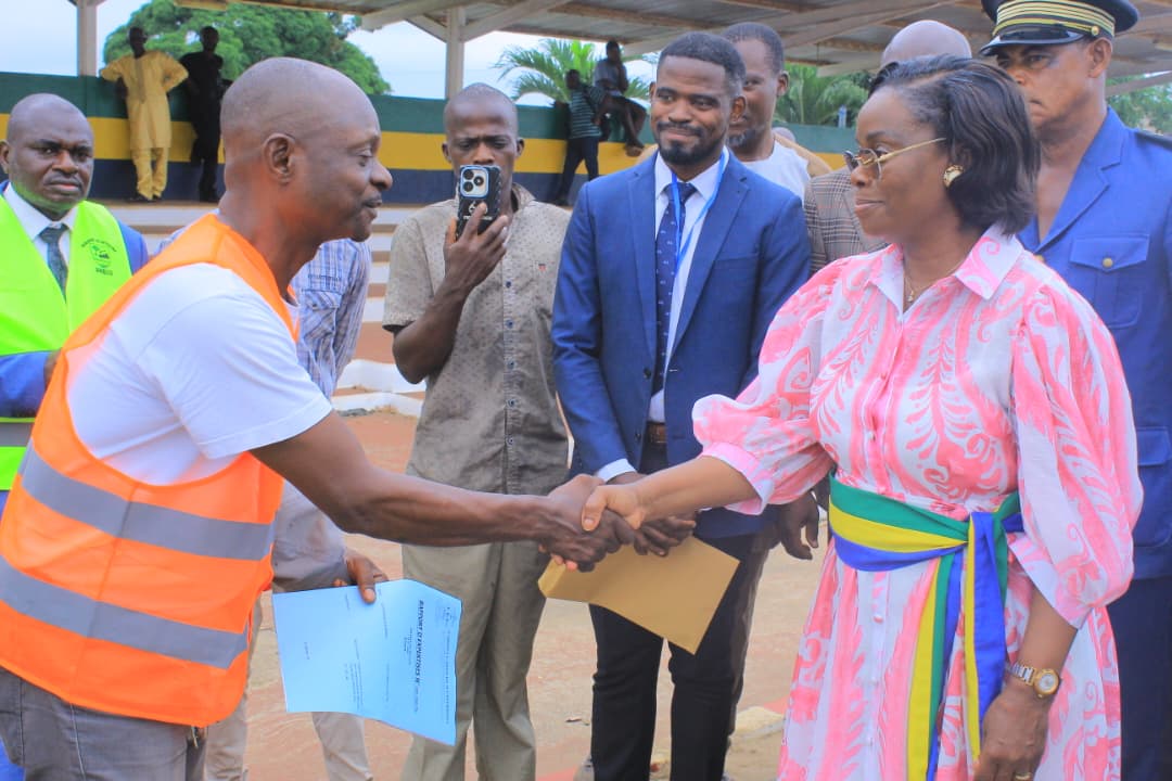  Anges Kevin NZIGOU présent la vision de la plateforme