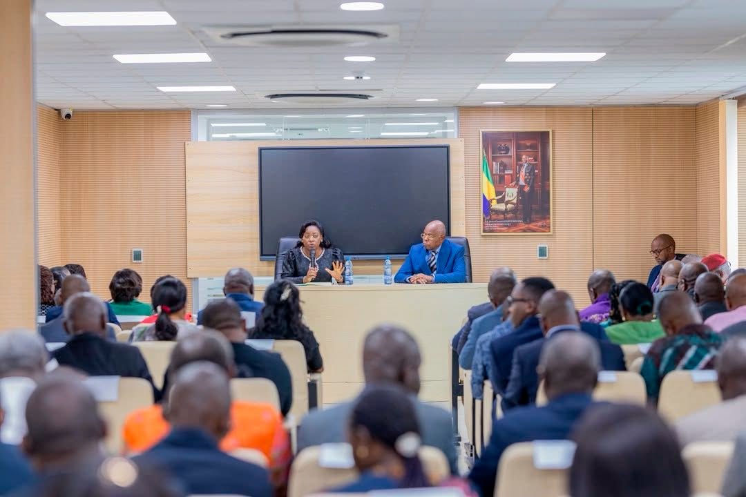  Anges Kevin NZIGOU présent la vision de la plateforme