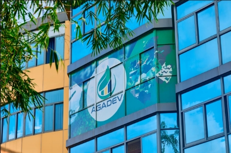 Anges Kevin NZIGOU présent la vision de la plateforme