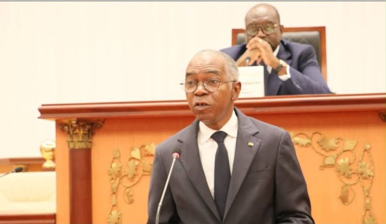 Jean Gaspard Ntoutoume Ayi : Le député qui expose les failles du Parlement gabonais.