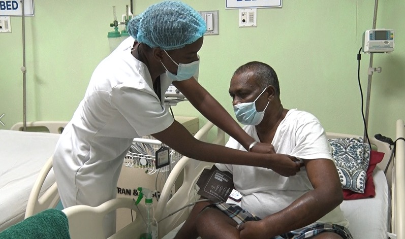  Anges Kevin NZIGOU présent la vision de la plateforme