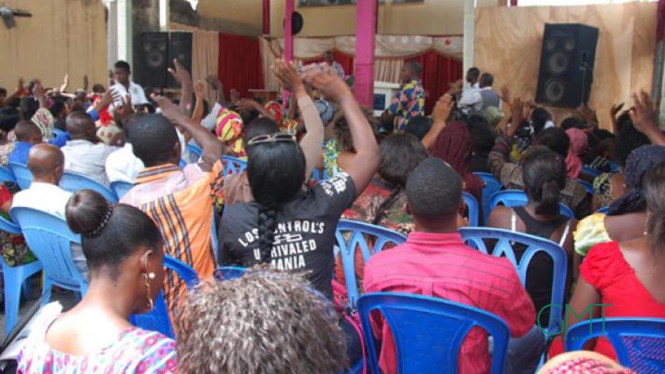  Anges Kevin NZIGOU présent la vision de la plateforme