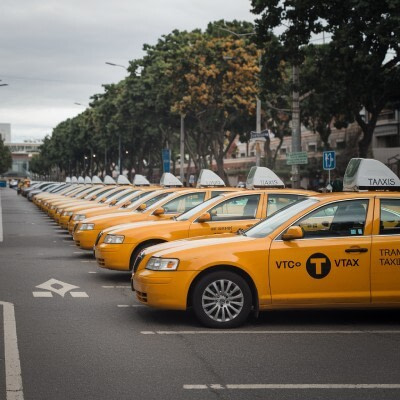 VTC à Libreville : un marché qui gagne du terrain et challengent les taxis traditionnels