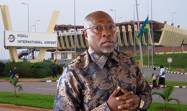  Anges Kevin NZIGOU présent la vision de la plateforme