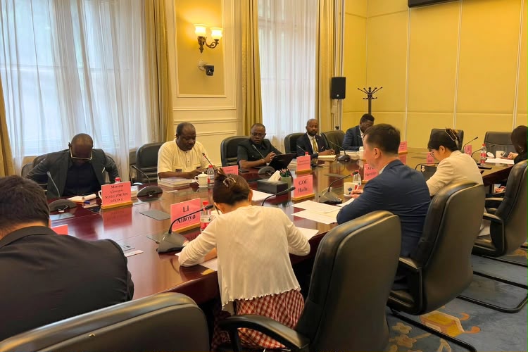  Anges Kevin NZIGOU présent la vision de la plateforme