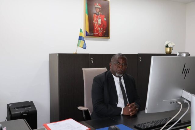  Anges Kevin NZIGOU présent la vision de la plateforme