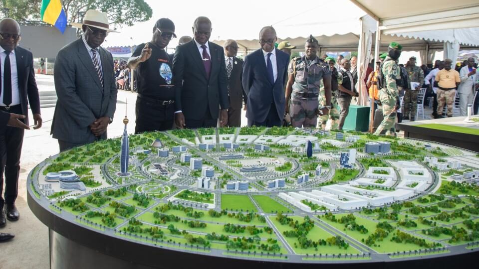  Anges Kevin NZIGOU présent la vision de la plateforme