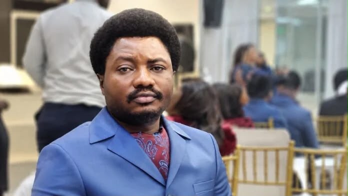  Anges Kevin NZIGOU présent la vision de la plateforme