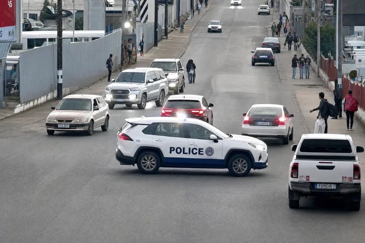 Fast and Furious à la gabonaise : le conducteur était sans permis et avait de faux titres de police