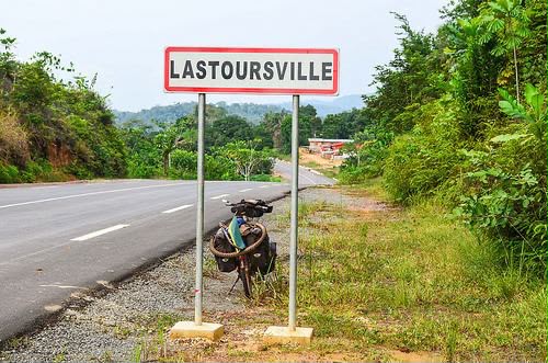 PARLONS DE NOS PROVINCES | OGOOUÉ-LOLO  Lastoursville : à la découverte des grottes qui racontent le Gabon autrement.