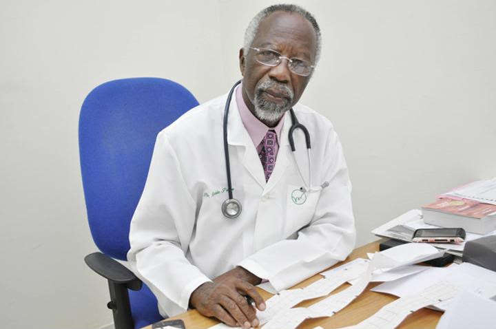 Nécrologie : Le Pr. Pierre-André Kombila Koumba, pionnier de la cardiologie gabonaise, s’éteint à 85 ans