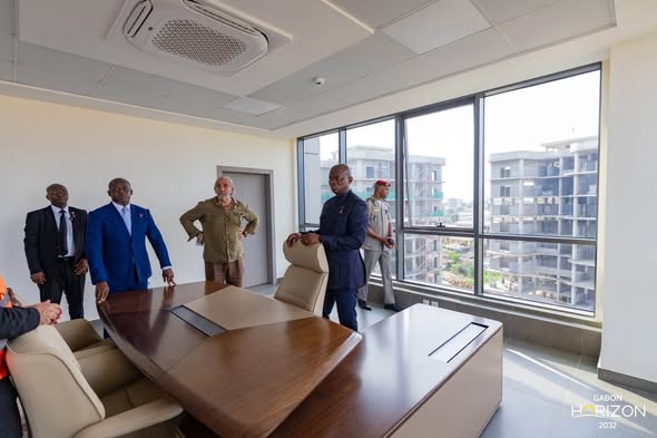  Anges Kevin NZIGOU présent la vision de la plateforme