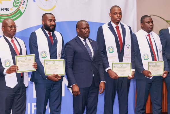  Anges Kevin NZIGOU présent la vision de la plateforme